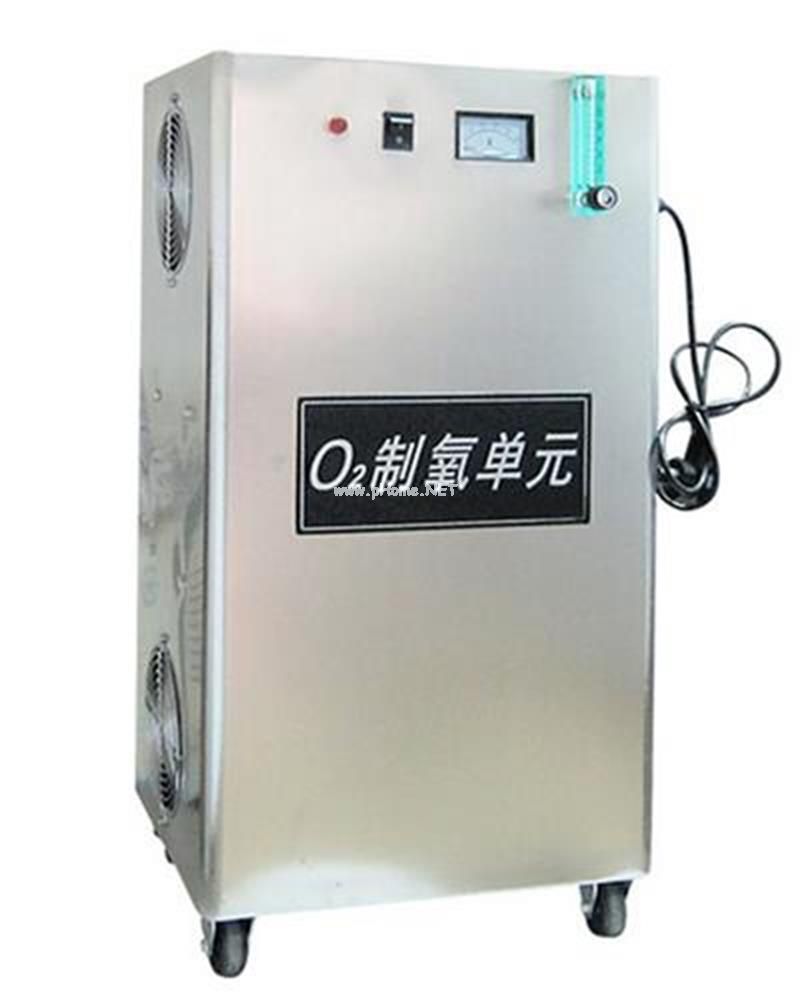 制氧機(jī)原料為空氣，不需要任何輔助材料，無污染，成本極低。全氣動(dòng)控制，結(jié)構(gòu)簡(jiǎn)單可靠，維修保養(yǎng)容易。制氧全過程是在常溫低壓下工作，安全可靠。凡有照明電的場(chǎng)所，即可使用本機(jī)制氧，操作簡(jiǎn)單，想用即開機(jī)，制氧迅速、穩(wěn)定，氧流量可隨意調(diào)節(jié)。在高寒和氣候聚變地區(qū)（指溫差變化大）使用時(shí)，制氧質(zhì)量仍然穩(wěn)定可靠。