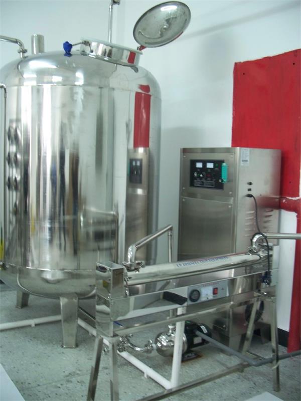 1533178438132469.jpg 臭氧機+反應(yīng)罐.jpg